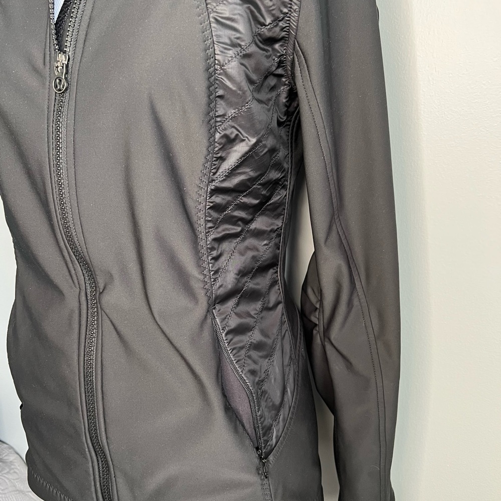 Lululemon Wind Runner Softshell Jacket Size 4 - image 3